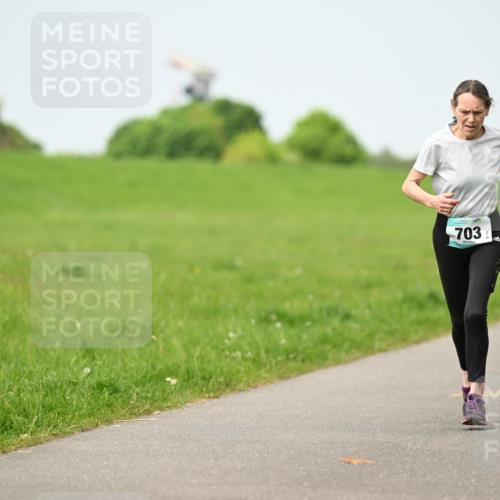 10.05.2026 - 8. Wedeler Halbmarathon Dr. Thomas Lammeyer http://msf.ph/oto/9709125 10.05.2026 12:02:41 Laufen 703 meine-sportfotos.de