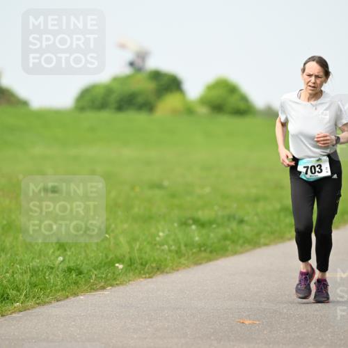 10.05.2026 - 8. Wedeler Halbmarathon Dr. Thomas Lammeyer http://msf.ph/oto/9709128 10.05.2026 12:02:41 Laufen 703 meine-sportfotos.de
