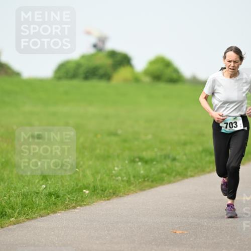 10.05.2026 - 8. Wedeler Halbmarathon Dr. Thomas Lammeyer http://msf.ph/oto/9709131 10.05.2026 12:02:41 Laufen 703 meine-sportfotos.de