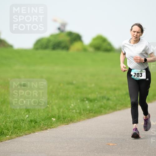 10.05.2026 - 8. Wedeler Halbmarathon Dr. Thomas Lammeyer http://msf.ph/oto/9709134 10.05.2026 12:02:41 Laufen 703 meine-sportfotos.de