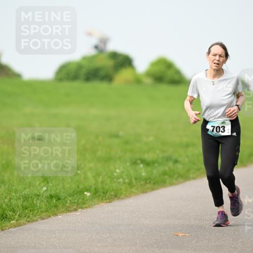 10.05.2026 - 8. Wedeler Halbmarathon Dr. Thomas Lammeyer http://msf.ph/oto/9709139 10.05.2026 12:02:41 Laufen 703 meine-sportfotos.de