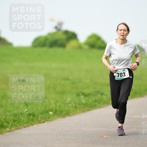 10.05.2026 - 8. Wedeler Halbmarathon Dr. Thomas Lammeyer http://msf.ph/oto/9709142 10.05.2026 12:02:42 Laufen 703 meine-sportfotos.de