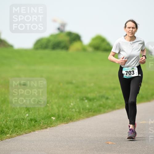 10.05.2026 - 8. Wedeler Halbmarathon Dr. Thomas Lammeyer http://msf.ph/oto/9709145 10.05.2026 12:02:42 Laufen 703 meine-sportfotos.de