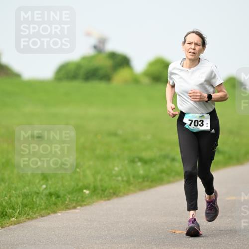 10.05.2026 - 8. Wedeler Halbmarathon Dr. Thomas Lammeyer http://msf.ph/oto/9709147 10.05.2026 12:02:42 Laufen 703 meine-sportfotos.de