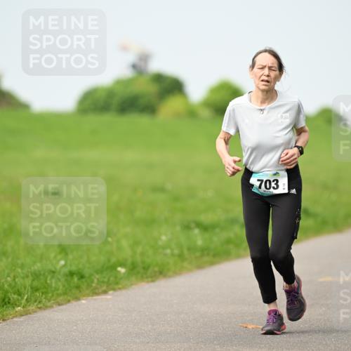 10.05.2026 - 8. Wedeler Halbmarathon Dr. Thomas Lammeyer http://msf.ph/oto/9709152 10.05.2026 12:02:42 Laufen 703 meine-sportfotos.de