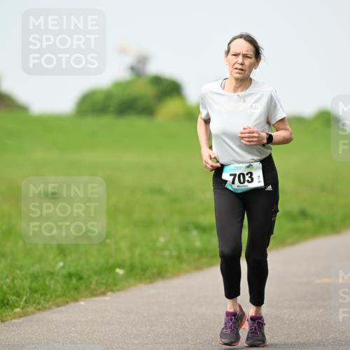 10.05.2026 - 8. Wedeler Halbmarathon Dr. Thomas Lammeyer http://msf.ph/oto/9709158 10.05.2026 12:02:43 Laufen 703 meine-sportfotos.de