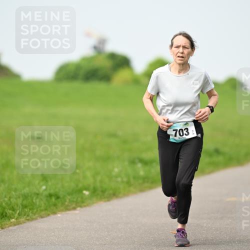 10.05.2026 - 8. Wedeler Halbmarathon Dr. Thomas Lammeyer http://msf.ph/oto/9709160 10.05.2026 12:02:42 Laufen 703 meine-sportfotos.de
