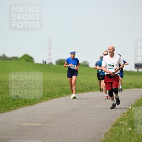 10.05.2026 - 8. Wedeler Halbmarathon Dr. Thomas Lammeyer http://msf.ph/oto/9709254 10.05.2026 12:03:01 Laufen 259 meine-sportfotos.de