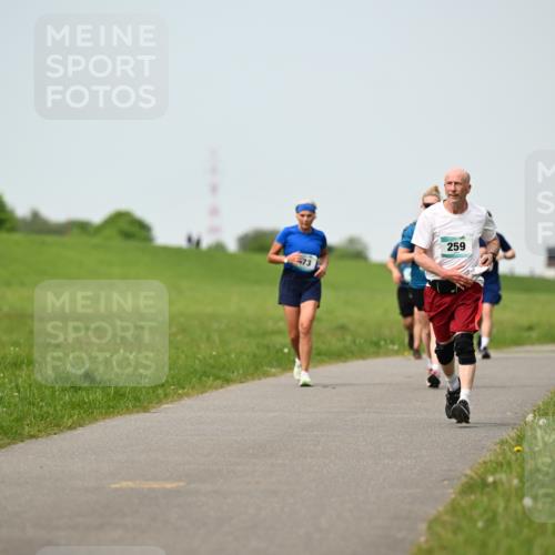10.05.2026 - 8. Wedeler Halbmarathon Dr. Thomas Lammeyer http://msf.ph/oto/9709260 10.05.2026 12:03:01 Laufen 259 meine-sportfotos.de