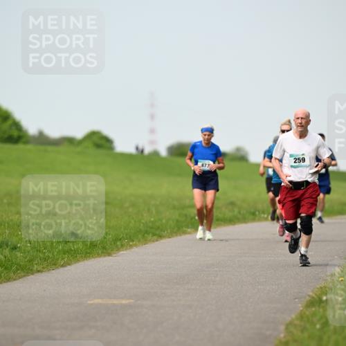 10.05.2026 - 8. Wedeler Halbmarathon Dr. Thomas Lammeyer http://msf.ph/oto/9709261 10.05.2026 12:03:01 Laufen 259 meine-sportfotos.de