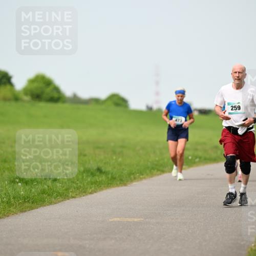 10.05.2026 - 8. Wedeler Halbmarathon Dr. Thomas Lammeyer http://msf.ph/oto/9709290 10.05.2026 12:03:03 Laufen 259 meine-sportfotos.de