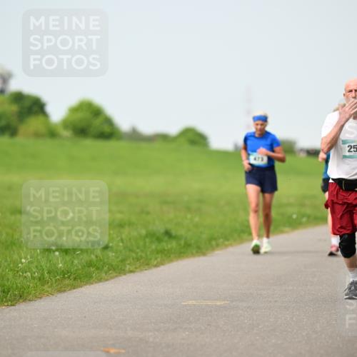10.05.2026 - 8. Wedeler Halbmarathon Dr. Thomas Lammeyer http://msf.ph/oto/9709301 10.05.2026 12:03:04 Laufen 259 meine-sportfotos.de
