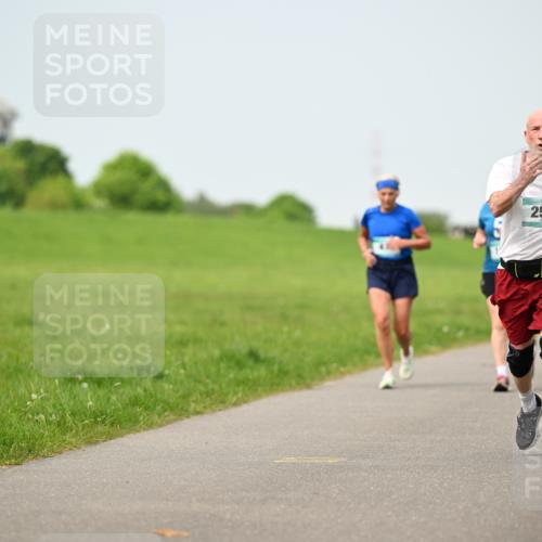 10.05.2026 - 8. Wedeler Halbmarathon Dr. Thomas Lammeyer http://msf.ph/oto/9709306 10.05.2026 12:03:04 Laufen 259 meine-sportfotos.de