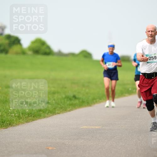 10.05.2026 - 8. Wedeler Halbmarathon Dr. Thomas Lammeyer http://msf.ph/oto/9709317 10.05.2026 12:03:04 Laufen 259 meine-sportfotos.de
