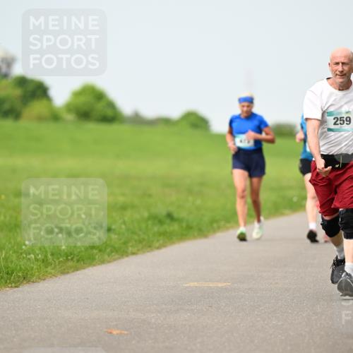 10.05.2026 - 8. Wedeler Halbmarathon Dr. Thomas Lammeyer http://msf.ph/oto/9709320 10.05.2026 12:03:04 Laufen 259 meine-sportfotos.de