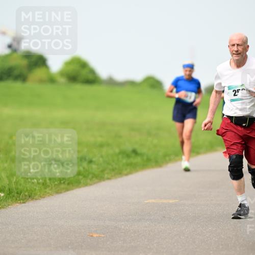 10.05.2026 - 8. Wedeler Halbmarathon Dr. Thomas Lammeyer http://msf.ph/oto/9709326 10.05.2026 12:03:05 Laufen  meine-sportfotos.de