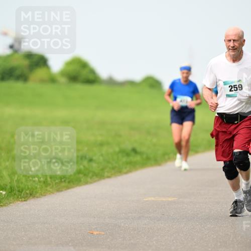 10.05.2026 - 8. Wedeler Halbmarathon Dr. Thomas Lammeyer http://msf.ph/oto/9709334 10.05.2026 12:03:05 Laufen 259 meine-sportfotos.de