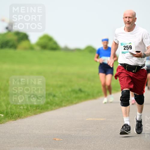10.05.2026 - 8. Wedeler Halbmarathon Dr. Thomas Lammeyer http://msf.ph/oto/9709342 10.05.2026 12:03:05 Laufen 259 meine-sportfotos.de