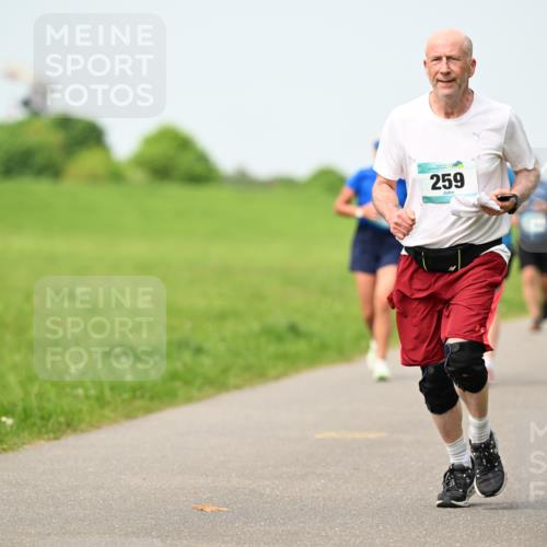 10.05.2026 - 8. Wedeler Halbmarathon Dr. Thomas Lammeyer http://msf.ph/oto/9709344 10.05.2026 12:03:06 Laufen 259 meine-sportfotos.de