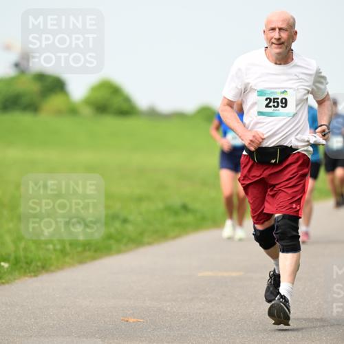 10.05.2026 - 8. Wedeler Halbmarathon Dr. Thomas Lammeyer http://msf.ph/oto/9709347 10.05.2026 12:03:06 Laufen 259 meine-sportfotos.de
