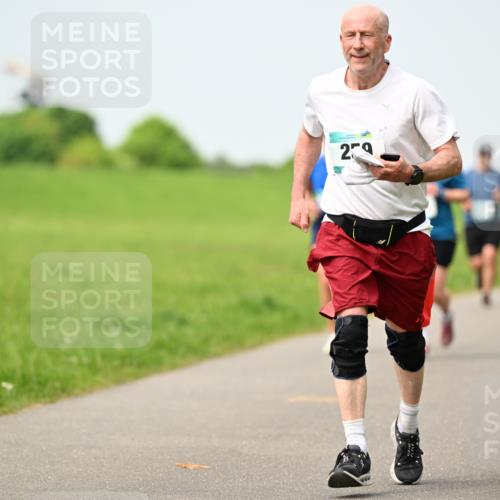 10.05.2026 - 8. Wedeler Halbmarathon Dr. Thomas Lammeyer http://msf.ph/oto/9709350 10.05.2026 12:03:06 Laufen 259 meine-sportfotos.de