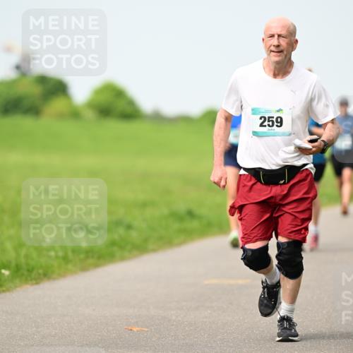 10.05.2026 - 8. Wedeler Halbmarathon Dr. Thomas Lammeyer http://msf.ph/oto/9709353 10.05.2026 12:03:06 Laufen 259 meine-sportfotos.de