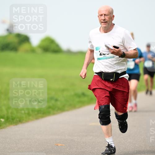 10.05.2026 - 8. Wedeler Halbmarathon Dr. Thomas Lammeyer http://msf.ph/oto/9709356 10.05.2026 12:03:06 Laufen  meine-sportfotos.de