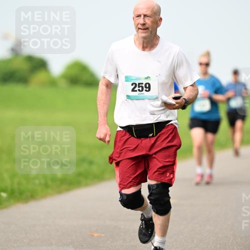 10.05.2026 - 8. Wedeler Halbmarathon Dr. Thomas Lammeyer http://msf.ph/oto/9709364 10.05.2026 12:03:06 Laufen 259 meine-sportfotos.de
