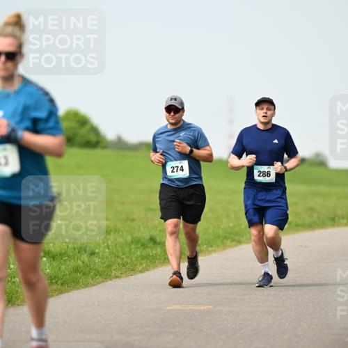 10.05.2026 - 8. Wedeler Halbmarathon Dr. Thomas Lammeyer http://msf.ph/oto/9709442 10.05.2026 12:03:12 Laufen 143, 274, 286 meine-sportfotos.de
