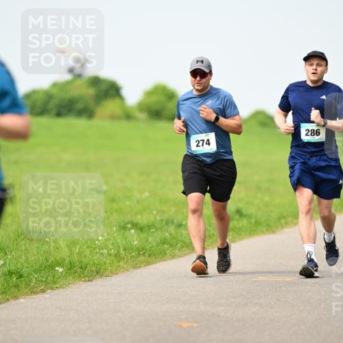 10.05.2026 - 8. Wedeler Halbmarathon Dr. Thomas Lammeyer http://msf.ph/oto/9709462 10.05.2026 12:03:13 Laufen 143, 274, 286 meine-sportfotos.de
