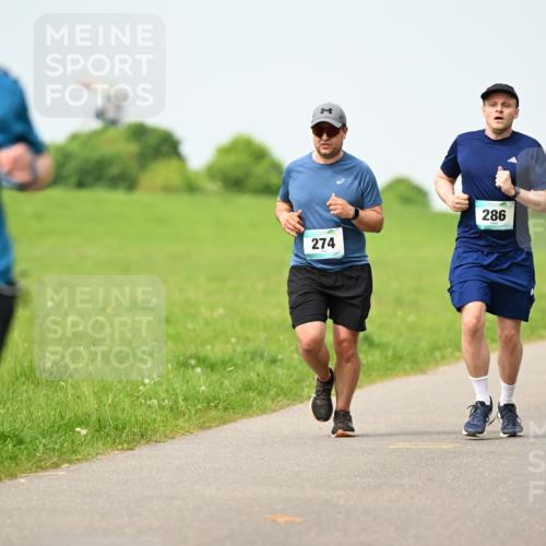 10.05.2026 - 8. Wedeler Halbmarathon Dr. Thomas Lammeyer http://msf.ph/oto/9709465 10.05.2026 12:03:13 Laufen 143, 274, 286 meine-sportfotos.de