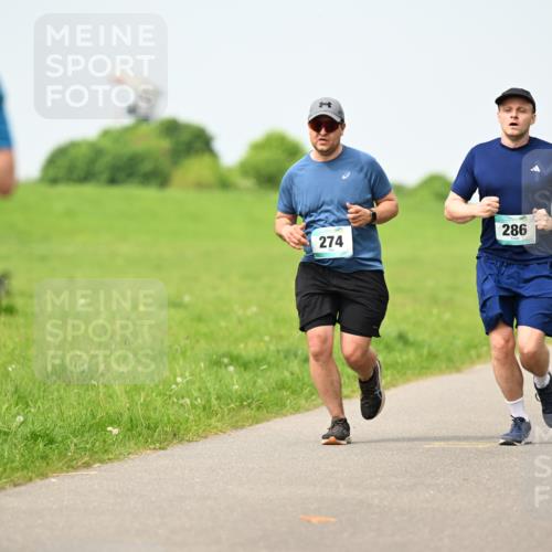10.05.2026 - 8. Wedeler Halbmarathon Dr. Thomas Lammeyer http://msf.ph/oto/9709468 10.05.2026 12:03:13 Laufen 143, 274, 286 meine-sportfotos.de