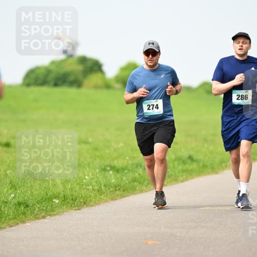 10.05.2026 - 8. Wedeler Halbmarathon Dr. Thomas Lammeyer http://msf.ph/oto/9709470 10.05.2026 12:03:13 Laufen 274, 286 meine-sportfotos.de