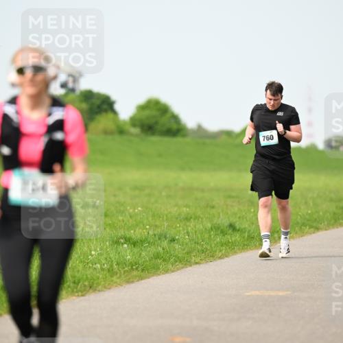 10.05.2026 - 8. Wedeler Halbmarathon Dr. Thomas Lammeyer http://msf.ph/oto/9709603 10.05.2026 12:03:31 Laufen 760, 494 meine-sportfotos.de