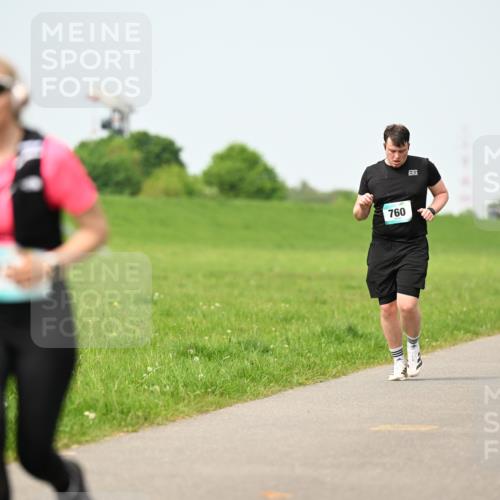 10.05.2026 - 8. Wedeler Halbmarathon Dr. Thomas Lammeyer http://msf.ph/oto/9709607 10.05.2026 12:03:31 Laufen 760, 494 meine-sportfotos.de