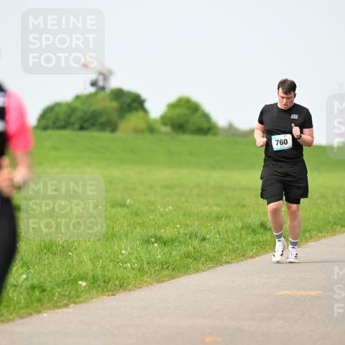 10.05.2026 - 8. Wedeler Halbmarathon Dr. Thomas Lammeyer http://msf.ph/oto/9709614 10.05.2026 12:03:31 Laufen 760, 494, 135 meine-sportfotos.de