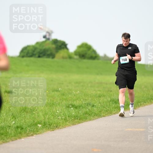 10.05.2026 - 8. Wedeler Halbmarathon Dr. Thomas Lammeyer http://msf.ph/oto/9709617 10.05.2026 12:03:31 Laufen 754, 760, 494 meine-sportfotos.de
