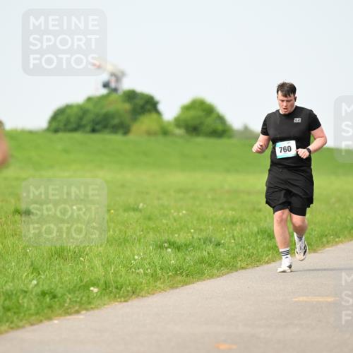 10.05.2026 - 8. Wedeler Halbmarathon Dr. Thomas Lammeyer http://msf.ph/oto/9709619 10.05.2026 12:03:32 Laufen 760, 494 meine-sportfotos.de