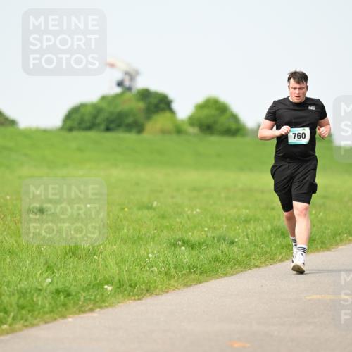 10.05.2026 - 8. Wedeler Halbmarathon Dr. Thomas Lammeyer http://msf.ph/oto/9709622 10.05.2026 12:03:32 Laufen 760, 494 meine-sportfotos.de