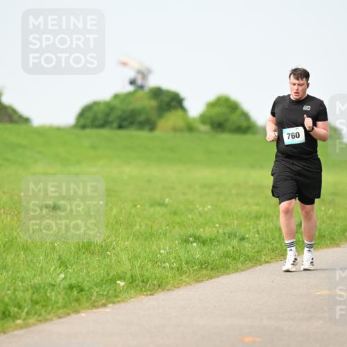 10.05.2026 - 8. Wedeler Halbmarathon Dr. Thomas Lammeyer http://msf.ph/oto/9709626 10.05.2026 12:03:32 Laufen 760, 494, 135 meine-sportfotos.de