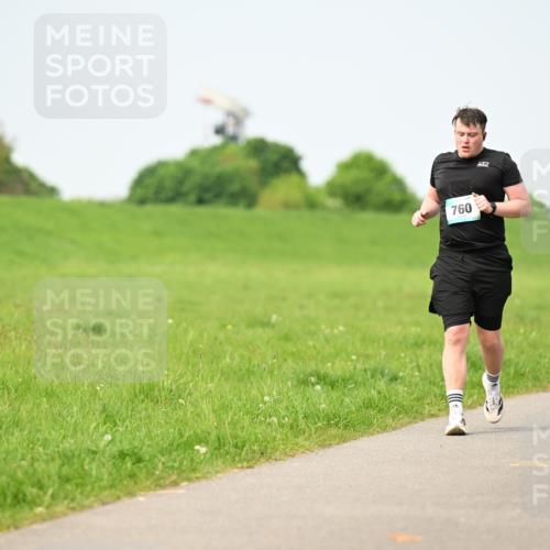 10.05.2026 - 8. Wedeler Halbmarathon Dr. Thomas Lammeyer http://msf.ph/oto/9709632 10.05.2026 12:03:32 Laufen 760, 494 meine-sportfotos.de