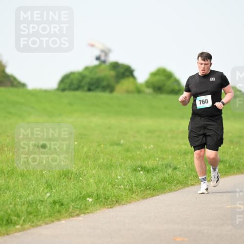 10.05.2026 - 8. Wedeler Halbmarathon Dr. Thomas Lammeyer http://msf.ph/oto/9709635 10.05.2026 12:03:32 Laufen 760, 494 meine-sportfotos.de