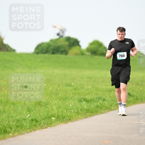 10.05.2026 - 8. Wedeler Halbmarathon Dr. Thomas Lammeyer http://msf.ph/oto/9709638 10.05.2026 12:03:33 Laufen 760, 494 meine-sportfotos.de