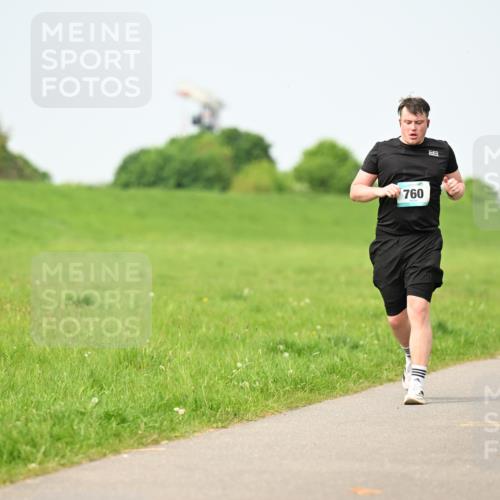 10.05.2026 - 8. Wedeler Halbmarathon Dr. Thomas Lammeyer http://msf.ph/oto/9709641 10.05.2026 12:03:33 Laufen 760, 494 meine-sportfotos.de