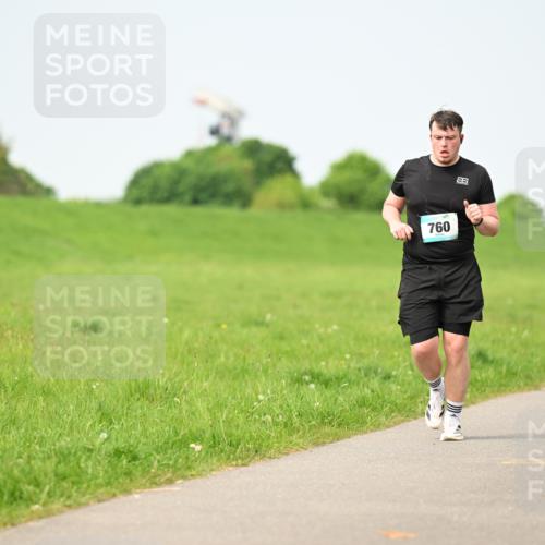 10.05.2026 - 8. Wedeler Halbmarathon Dr. Thomas Lammeyer http://msf.ph/oto/9709643 10.05.2026 12:03:33 Laufen 760, 494 meine-sportfotos.de