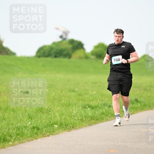 10.05.2026 - 8. Wedeler Halbmarathon Dr. Thomas Lammeyer http://msf.ph/oto/9709648 10.05.2026 12:03:33 Laufen 760, 494 meine-sportfotos.de