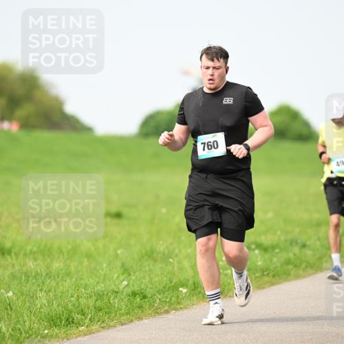 10.05.2026 - 8. Wedeler Halbmarathon Dr. Thomas Lammeyer http://msf.ph/oto/9709656 10.05.2026 12:03:35 Laufen 760, 494 meine-sportfotos.de