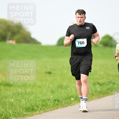 10.05.2026 - 8. Wedeler Halbmarathon Dr. Thomas Lammeyer http://msf.ph/oto/9709659 10.05.2026 12:03:36 Laufen 760, 494 meine-sportfotos.de