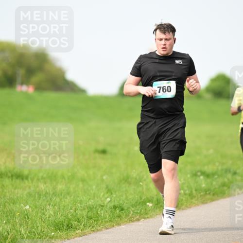 10.05.2026 - 8. Wedeler Halbmarathon Dr. Thomas Lammeyer http://msf.ph/oto/9709662 10.05.2026 12:03:36 Laufen 760, 494 meine-sportfotos.de