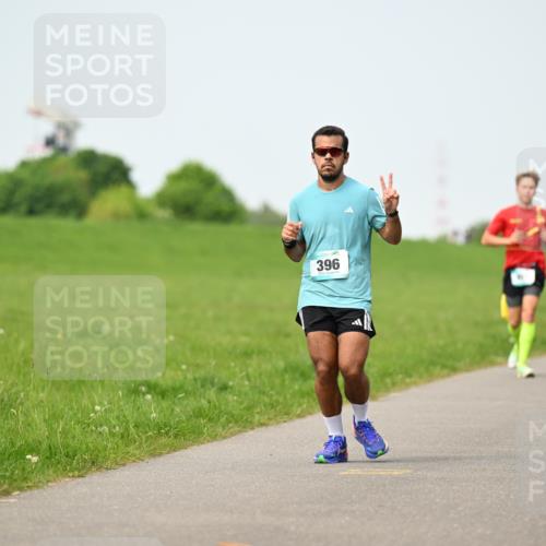10.05.2026 - 8. Wedeler Halbmarathon Dr. Thomas Lammeyer http://msf.ph/oto/9710016 10.05.2026 12:04:18 Laufen 396 meine-sportfotos.de